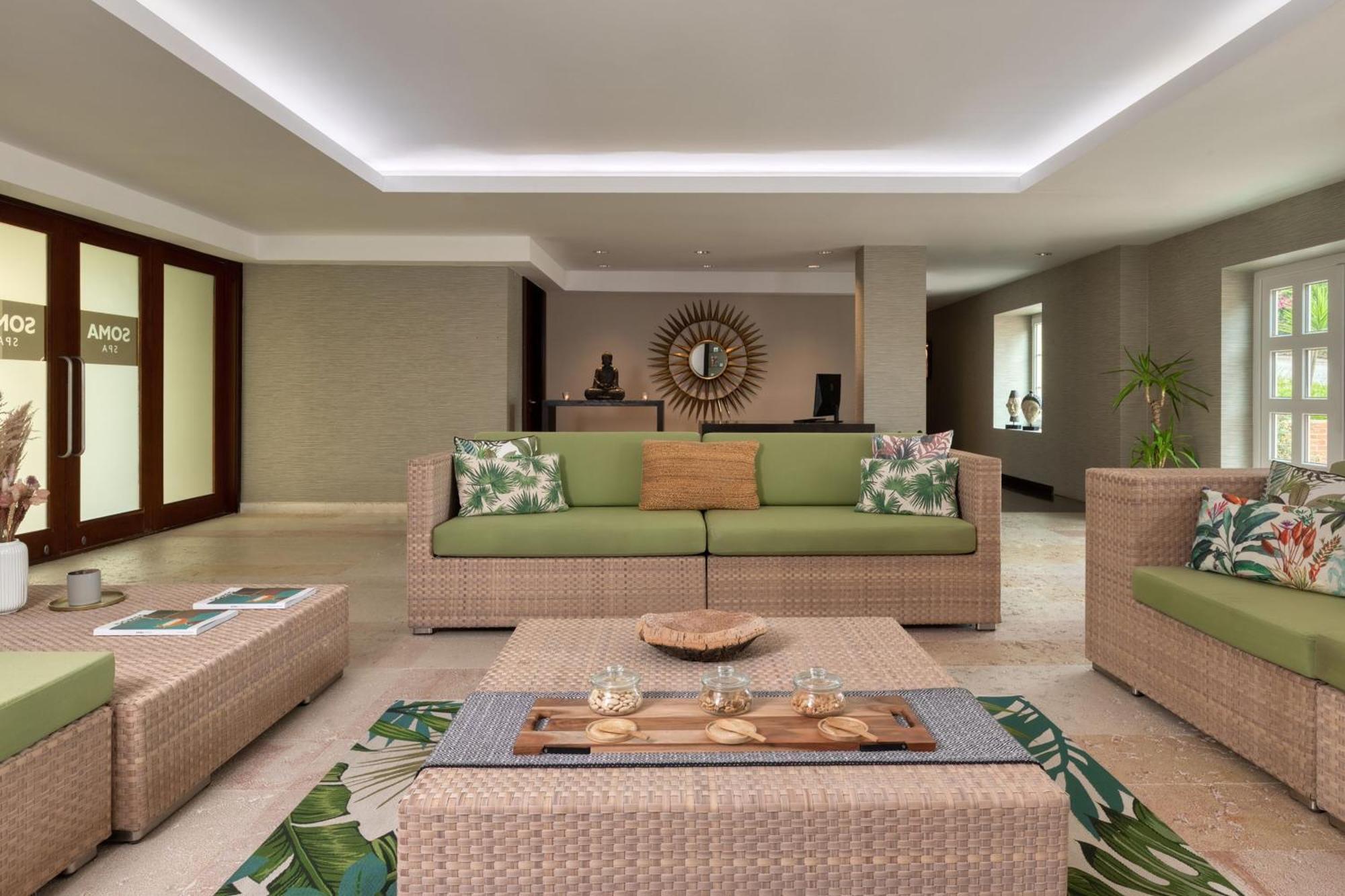더 레이크 리조트 빌라모라 외부 사진 The lobby of the hotel