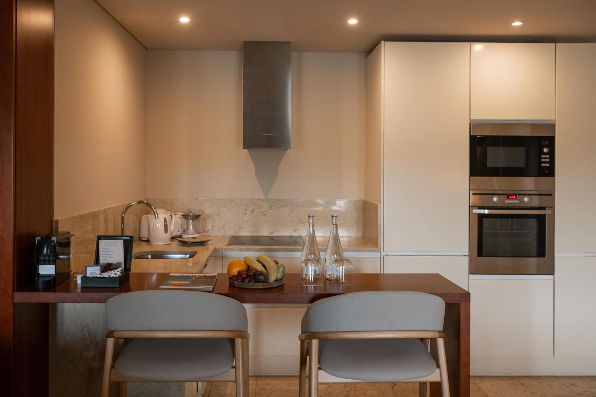 더 레이크 리조트 빌라모라 외부 사진 A kitchen in a serviced apartment